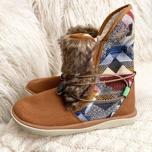 Sanuk Women’s Tripper Flurry Mid Calf Boot